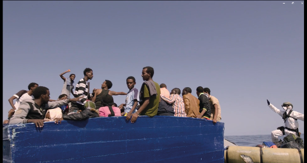 Grupo de pessoas sentadas ao redor de água

O conteúdo gerado por IA pode estar incorreto.